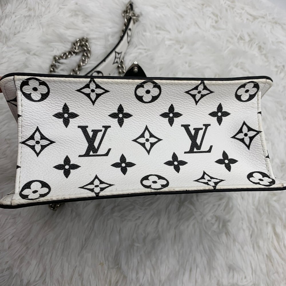 ❌SOLD❌ Louis Vuitton Wynwood Black Monogram Bag! - Picture 5 of 16